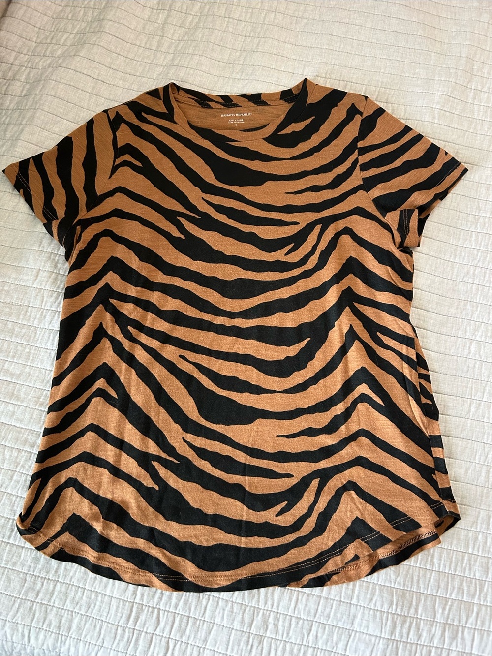 Banana republic cozy slub cotton modal tan black animal print tee shirt S